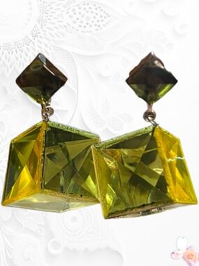 Rare Vendome Lime Green Cube Dangle Earrings Lucite Gold Tone